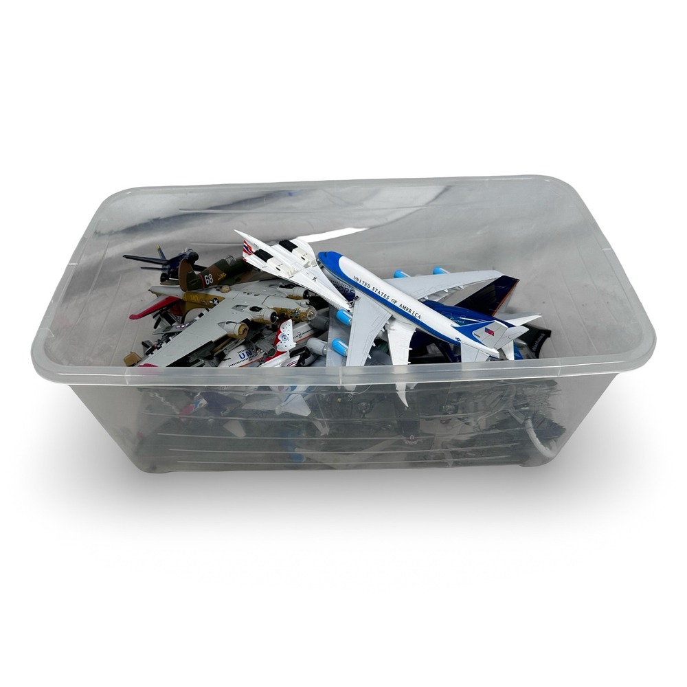 Mixed Lot Model Aircraft Diecast Military Jets Commercial Airlines B-17 FedEx